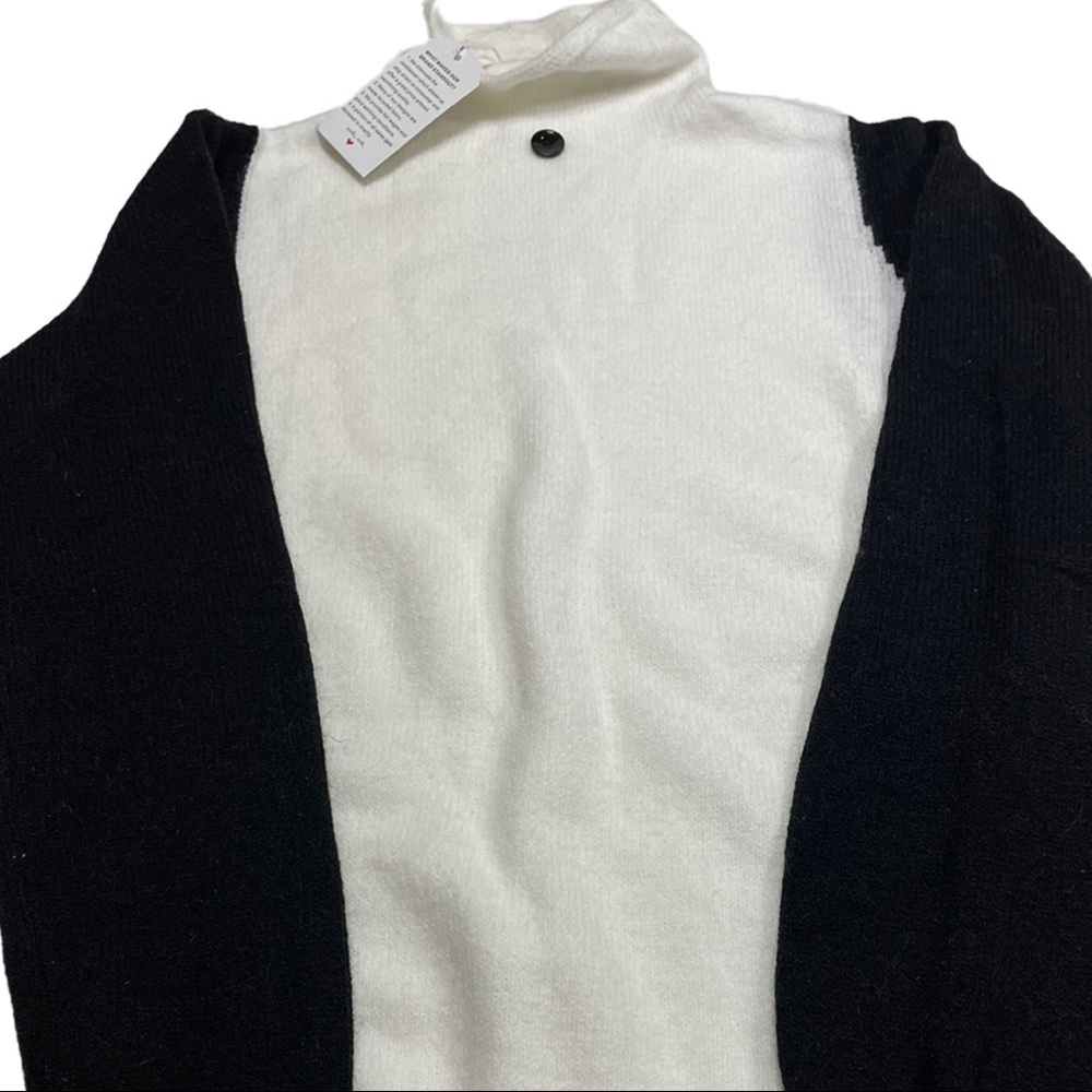 🐝 Mod Color Block Turtleneck Sweater • Women’s Large • Black & White • NWT